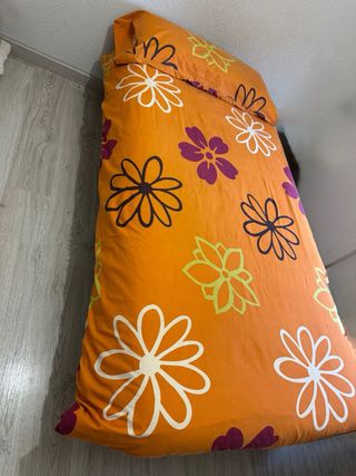 Cama metálica con somier de madera