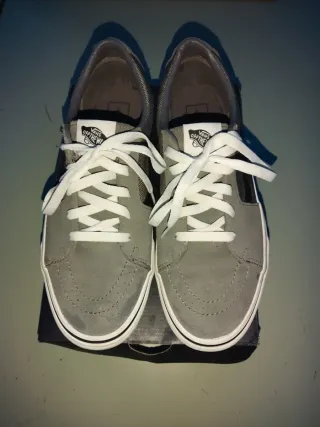 Zapatillas Vans grises y blancas casi nuevas