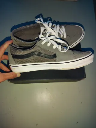 Zapatillas Vans grises y blancas casi nuevas