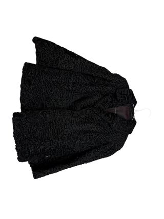 Elegante pelliccia nera vintage astrakan