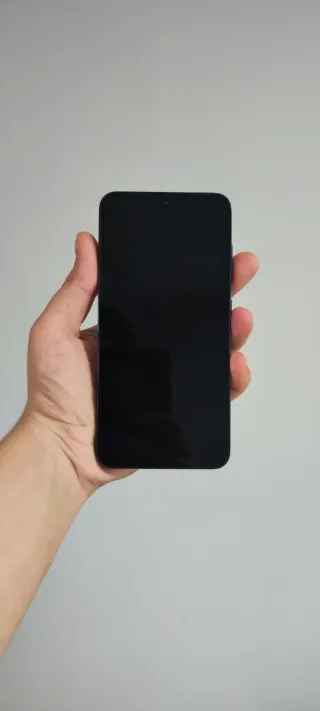 Samsung S23 - Como Nuevo con 12 protectores