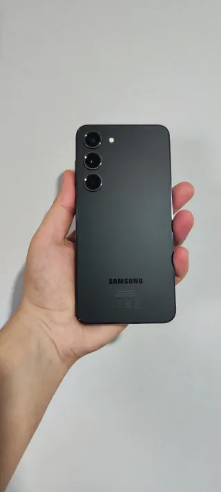 Samsung S23 - Como Nuevo con 12 protectores