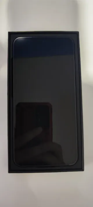 Samsung S23 - Como Nuevo con 12 protectores