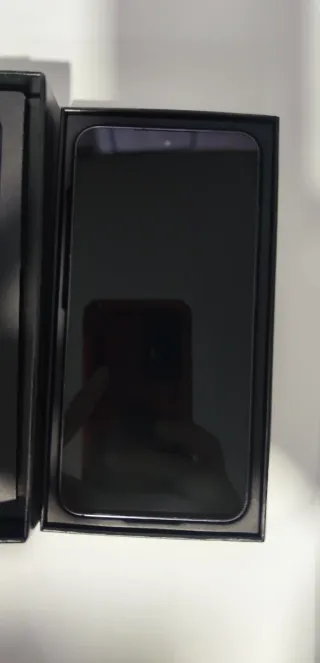 Samsung S23 - Como Nuevo con 12 protectores