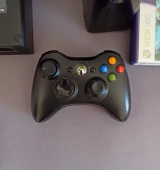 Xbox 360 Slim Console Nera + Accessori