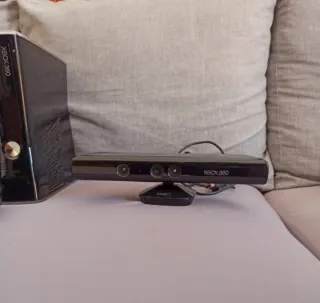 Xbox 360 Slim Console Nera + Accessori