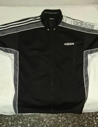 Conjunto deportivo Adidas negro y gris