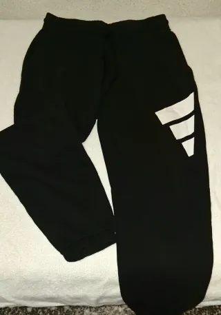 Conjunto deportivo Adidas negro y gris