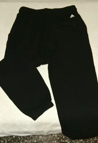 Conjunto deportivo Adidas negro y gris