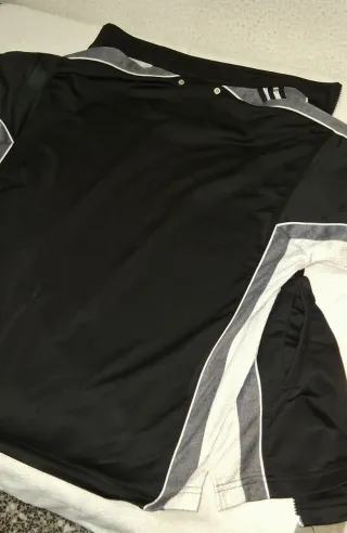 Conjunto deportivo Adidas negro y gris