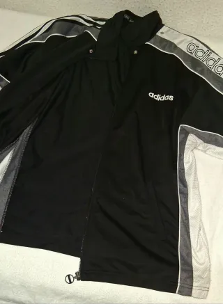 Conjunto deportivo Adidas negro y gris