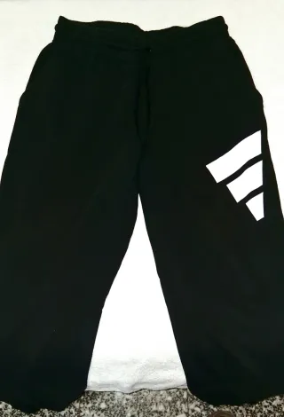 Conjunto deportivo Adidas negro y gris