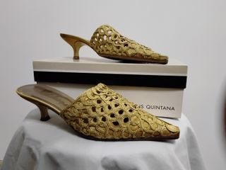 Zapatos de fiesta dorados