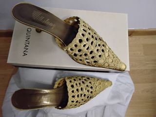 Zapatos de fiesta dorados