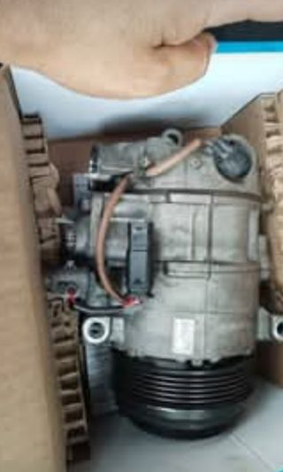 Compresor AC Mercedes guardado