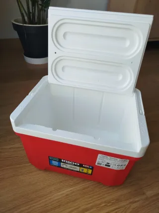 Nevera Igloo Laguna 8L Roja