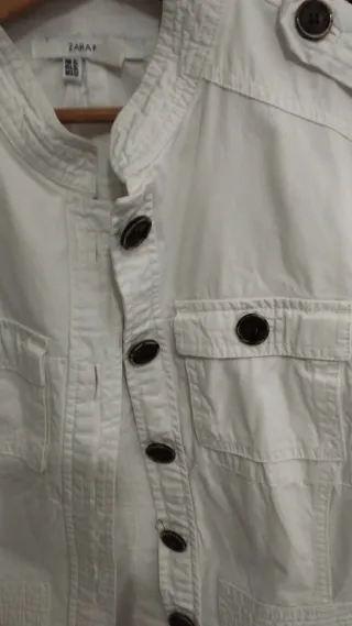 Chaqueta blanca militar
