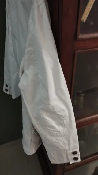 Chaqueta blanca militar