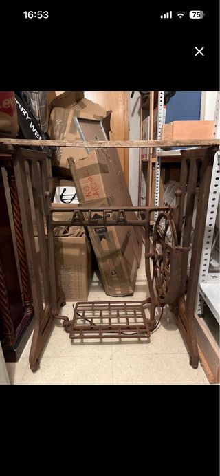 Máquina de coser Alfa antigua