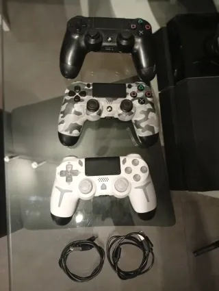 PS4 (PlayStation 4) + Volante y Mandos