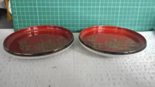 Coppia di piccoli piatti giapponesi