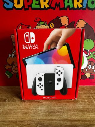 Nintendo Switch OLED CÓMO NUEVA aún con plásticos.