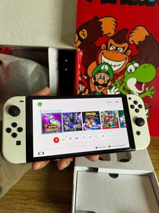 Nintendo Switch OLED CÓMO NUEVA aún con plásticos.