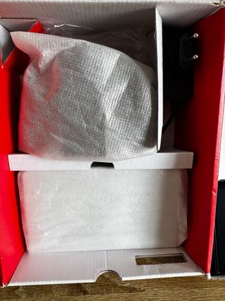 Nintendo Switch OLED CÓMO NUEVA aún con plásticos.