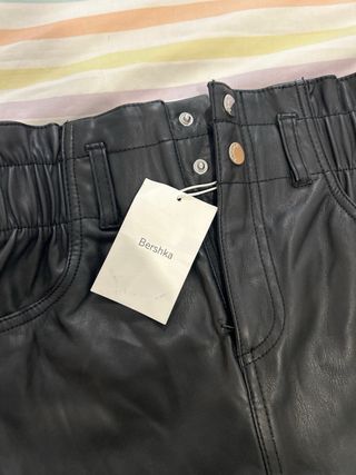 Falda midi efecto cuero negra Talla S CON ETIQUETA