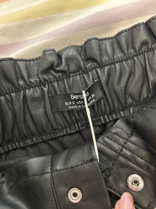 Falda midi efecto cuero negra Talla S CON ETIQUETA