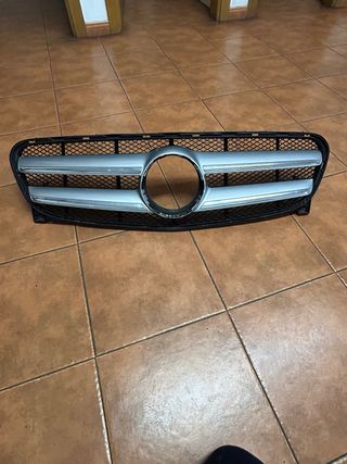 Parrilla Mercedes GLA X156