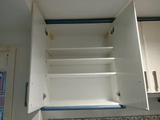 Muebles de cocina blancos y blanco