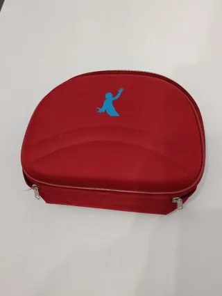 Neceser rojo con figura azul