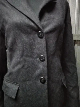 Gabardina gris oscura + regalo