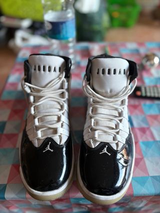 Jordan 11 Retro Negro Blanco