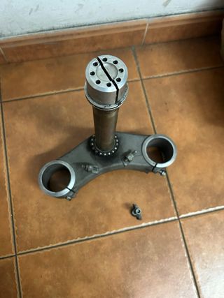 Tija inferior Ducati 1098 para reparar