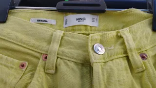 Pantalón vaquero amarillo