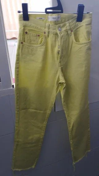 Pantalón vaquero amarillo