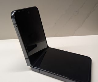 Samsung Galaxy Z Flip 4 256GB (INNEGOCIABLE)