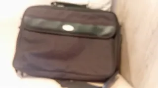 Bolsa de viaje portátil negra y marrón