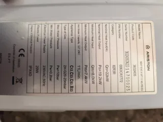 Calentador de gas Ariston blanco