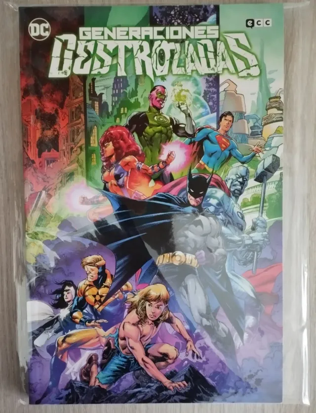 GENERACIONES DESTROZADAS DC COMICS RÚSTICA (ECC)