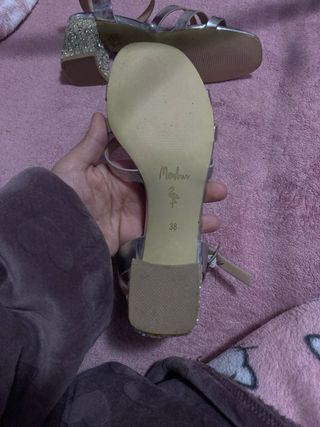 Tacones plateados con pedrería MENBUR