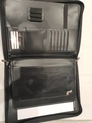 Portafolio de Mano Negro