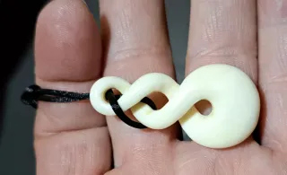 Ciondolo Maori Infinito interamente lavorato