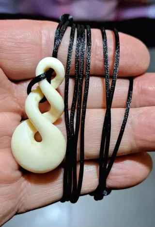 Ciondolo Maori Infinito interamente lavorato