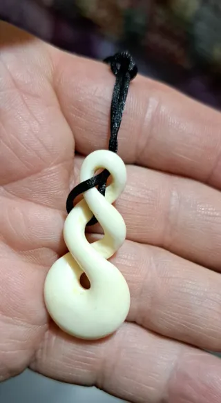 Ciondolo Maori Infinito interamente lavorato
