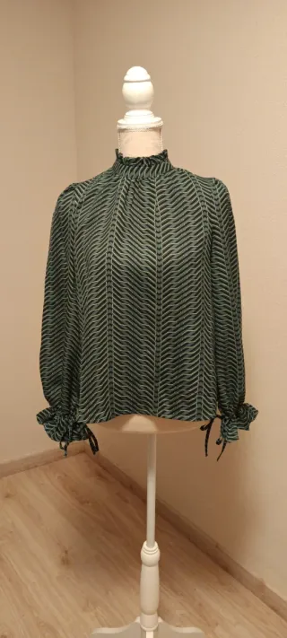 Blusa Vero Moda verde y negra nueva
