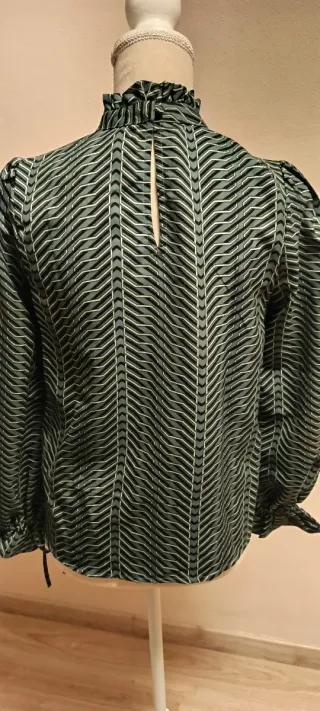 Blusa Vero Moda verde y negra nueva