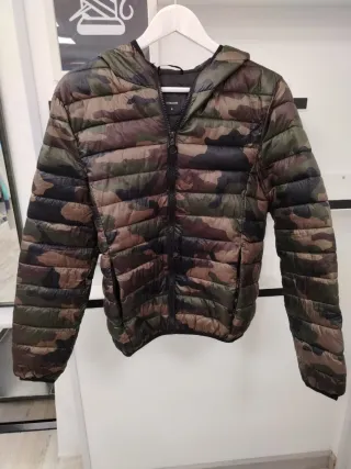 Piumino mimetico con cappuccio